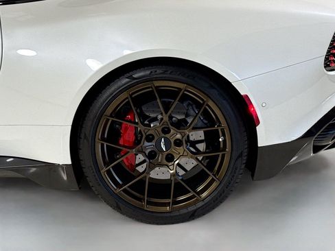 Used 2025 Aston Martin Vanquish RWD image 39