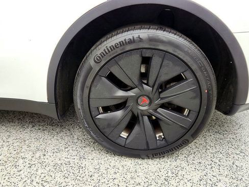 Used 2023 Tesla Model Y Long Range AWD/4WD image 9