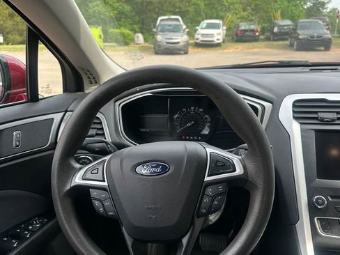 Used 2016 Ford Fusion SE FWD image 17