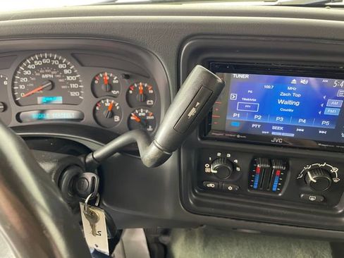 Used 2004 GMC Sierra 1500 SLE w/ Light Duty Power Package AWD/4WD image 10