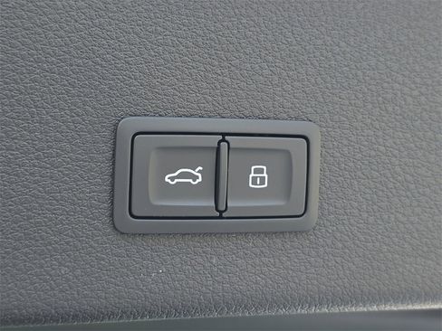 Used 2024 Audi Q8 e-tron Premium Plus image 30