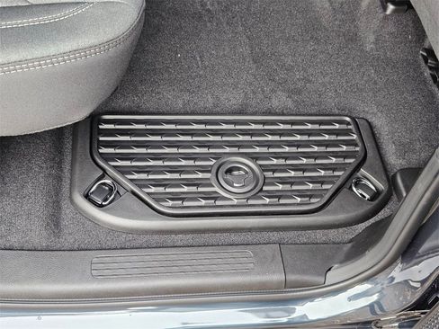 New 2026 RAM 1500 4x4 Crew Cab image 32