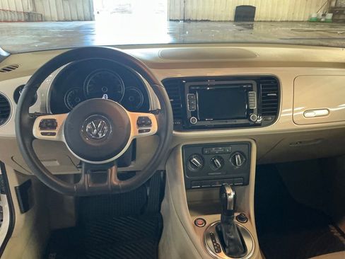 Used 2013 Volkswagen Beetle 2.5 image 18