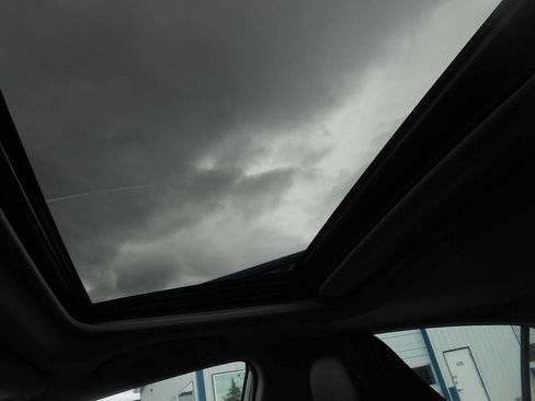 Used 2018 Toyota Camry SE w/ Moonroof Package image 12