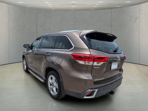 Used 2019 Toyota Highlander Limited FWD image 3