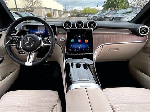 Used 2025 Mercedes-Benz GLC 350e 4MATIC image 16