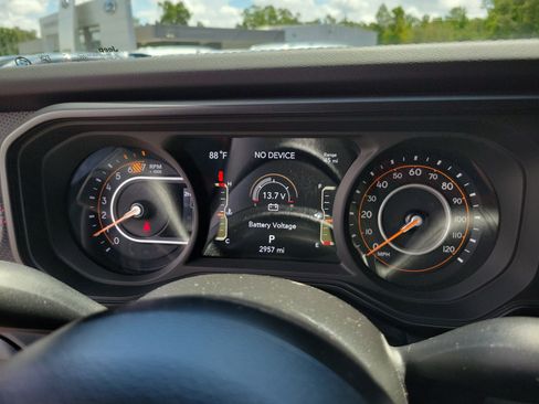 Used 2024 Jeep Wrangler Unlimited Rubicon AWD/4WD image 29