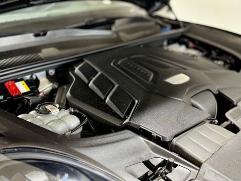 Used 2021 Porsche Cayenne w/ Driver Memory Package image 58