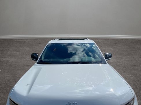 New 2025 Jeep Grand Cherokee Limited image 28