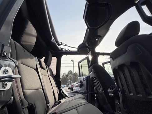Used 2018 Jeep Wrangler Unlimited Rubicon w/ Dual Top Group AWD/4WD image 11