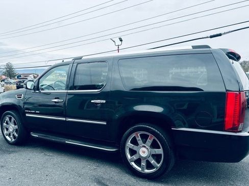 Used 2013 Cadillac Escalade ESV Luxury image 3