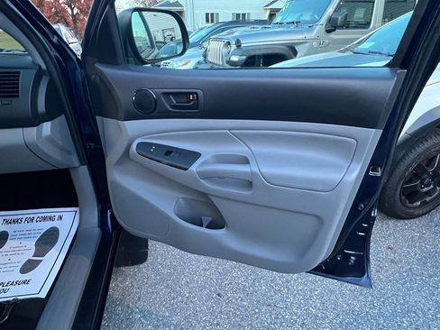 Used 2012 Toyota Tacoma 4x4 Double Cab image 11