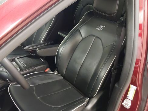 Used 2023 Chrysler Pacifica Limited w/ S Appearance Package image 22