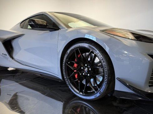 Used 2024 Chevrolet Corvette Z06 w/ Z07 Performance Package RWD image 19