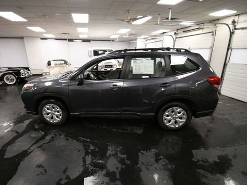 Used 2022 Subaru Forester Base image 4