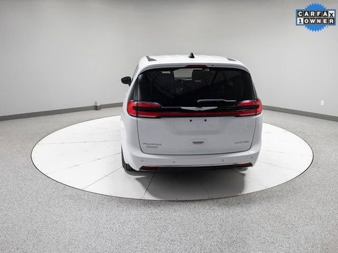 Used 2024 Chrysler Pacifica Limited FWD image 31