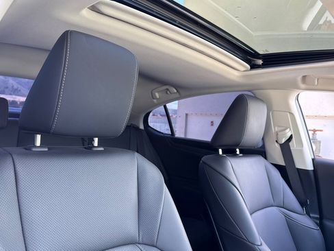 Used 2025 Lexus ES 300h w/ Premium Package image 14