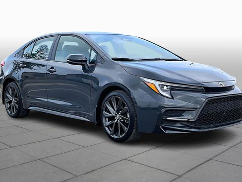 Used 2025 Toyota Corolla SE image 3