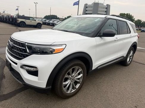 Used 2020 Ford Explorer XLT w/ Equipment Group 202A AWD/4WD image 6