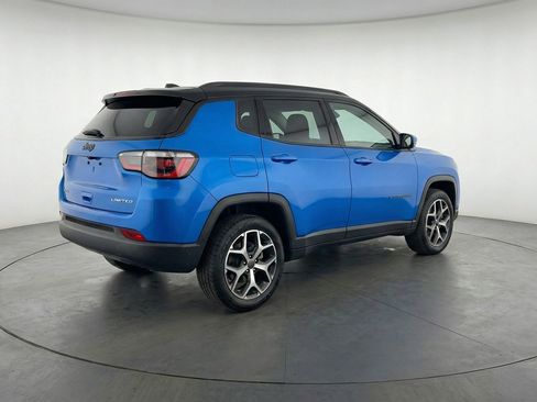 Used 2025 Jeep Compass Limited image 9