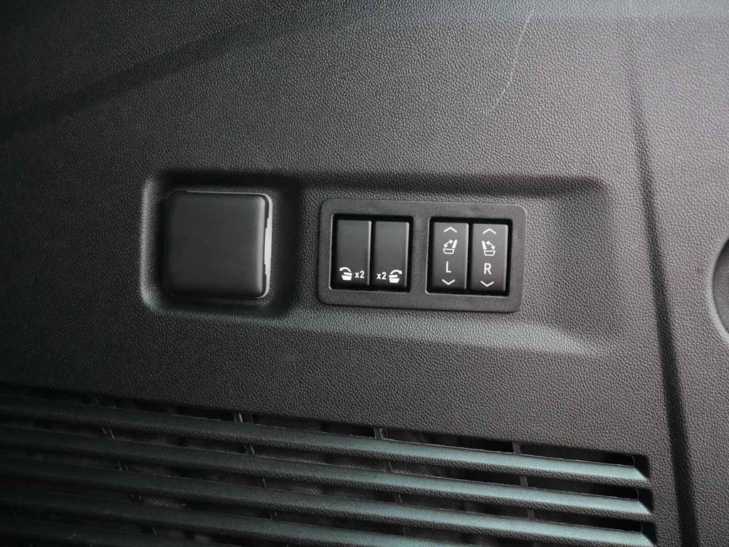 Used 2022 GMC Yukon XL Denali AWD/4WD image 45
