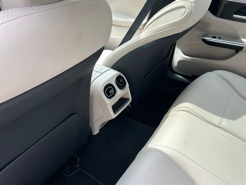Used 2025 Mercedes-Benz C 300 4MATIC Sedan image 46