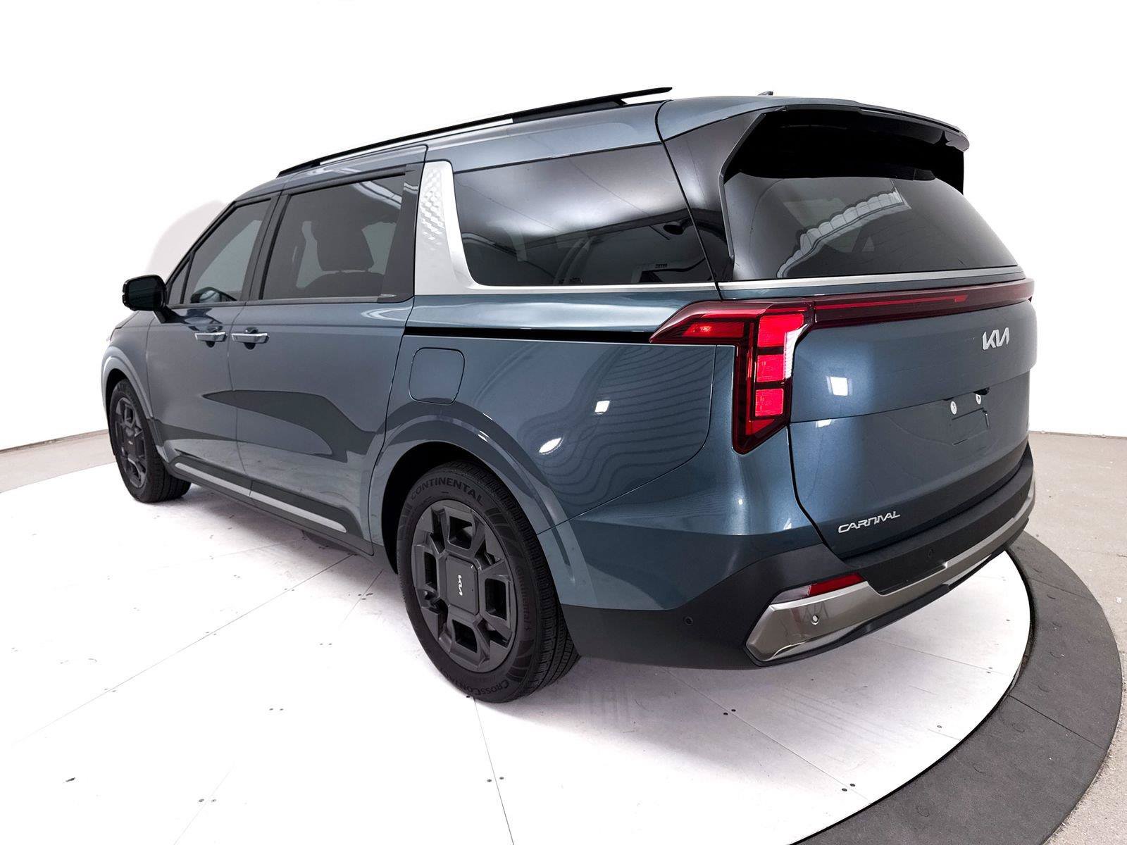 Used 2025 Kia Carnival SX FWD image 18
