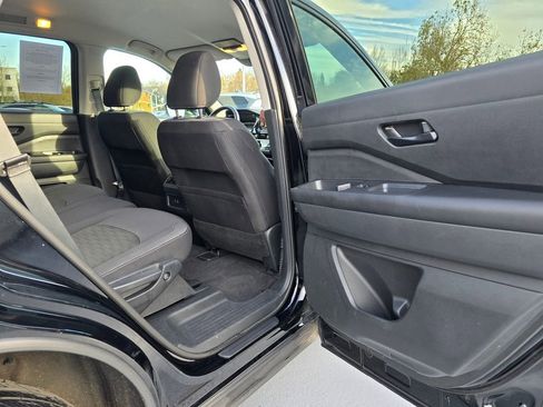 Used 2024 Nissan Pathfinder SV image 15