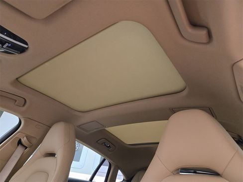 Used 2018 Porsche Panamera 4S Executive w/ Sportdesign Package image 18