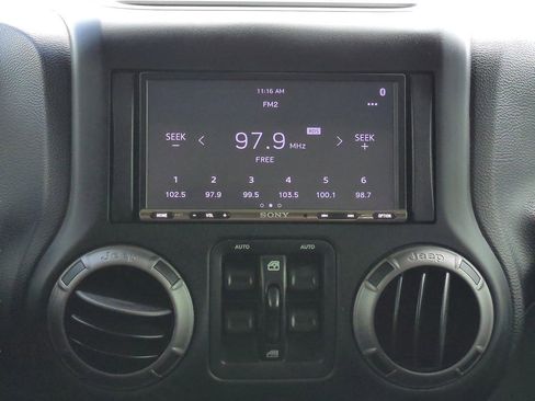 Used 2018 Jeep Wrangler Unlimited Sport AWD/4WD image 15