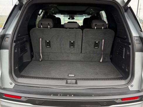 Used 2025 Chevrolet Traverse LT w/ Sun and Wheel Package image 10