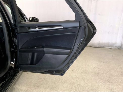 Used 2018 Ford Fusion Titanium FWD image 23