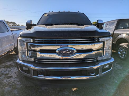 Used 2017 Ford F350 Lariat w/ Chrome Package image 3