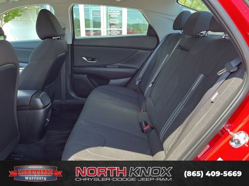 Used 2025 Hyundai Elantra SEL FWD image 14