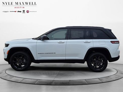 New 2025 Jeep Grand Cherokee Limited image 13