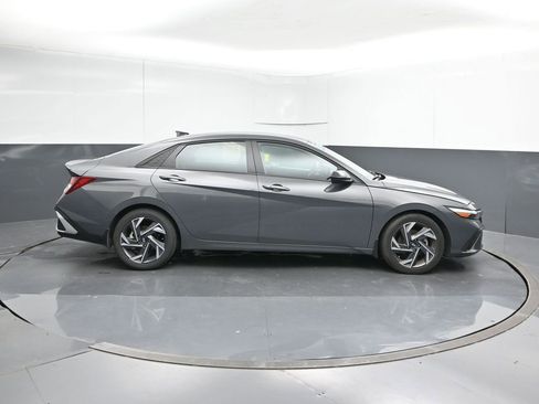 Certified 2025 Hyundai Elantra Sport FWD image 6