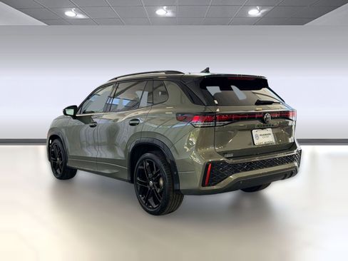 New 2026 Volkswagen Tiguan SE R-Line FWD image 3