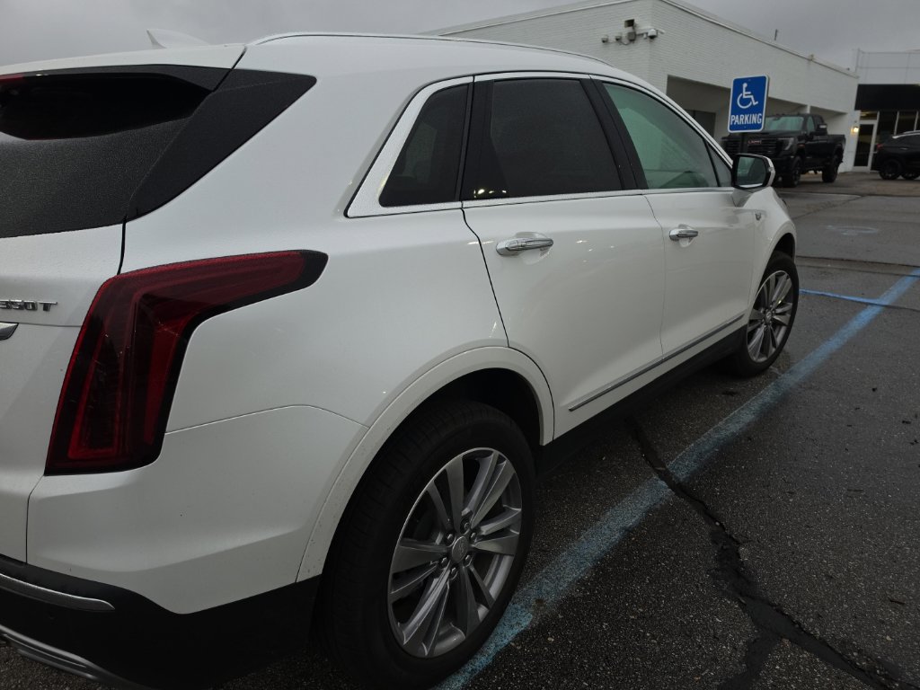 Certified 2024 Cadillac XT5 Premium Luxury w/ LPO, Floor Liner Package AWD/4WD image 4