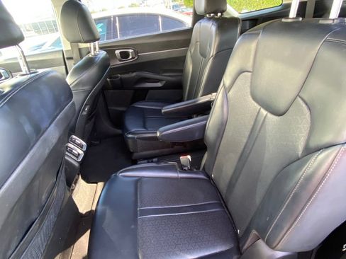 Used 2022 Kia Sorento S FWD image 12