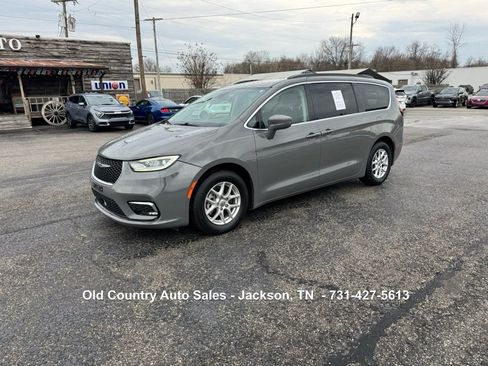 Used 2022 Chrysler Pacifica Touring-L image 2