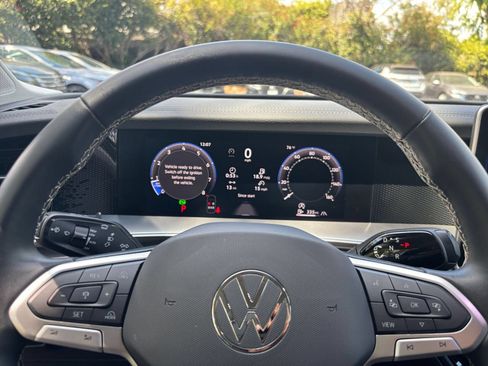 Used 2026 Volkswagen Tiguan SE AWD/4WD image 29