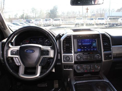 Used 2020 Ford F250 Lariat w/ Chrome Package image 12
