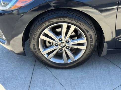Used 2018 Hyundai Elantra Value Edition FWD image 12
