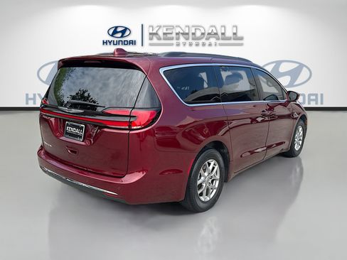 Used 2021 Chrysler Pacifica Touring w/ Cold Weather Group FWD image 6