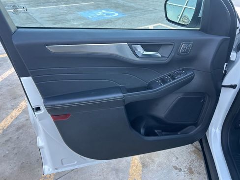 Used 2022 Ford Escape Titanium w/ Class II Trailer Tow Package image 18