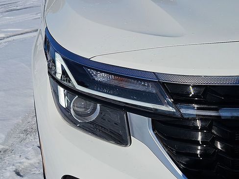 Certified 2025 Kia Seltos S AWD/4WD image 6