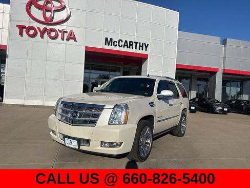 Used 2011 Cadillac Escalade Platinum AWD/4WD image 2