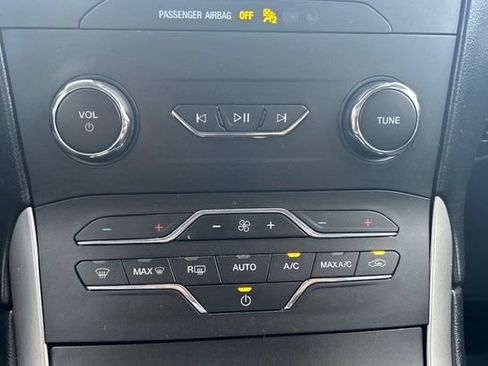 Used 2019 Ford Edge SEL FWD image 27