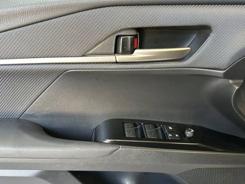 Used 2025 Toyota Camry SE FWD image 11