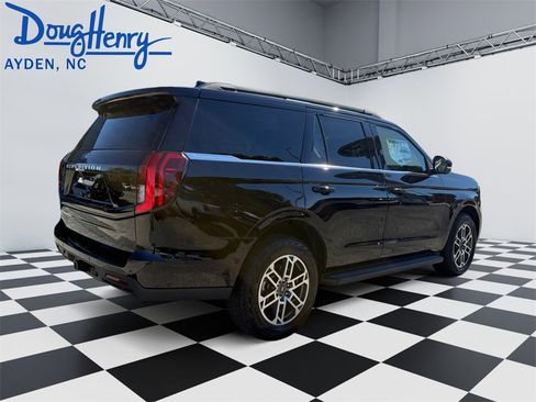 New 2025 Ford Expedition Active image 5